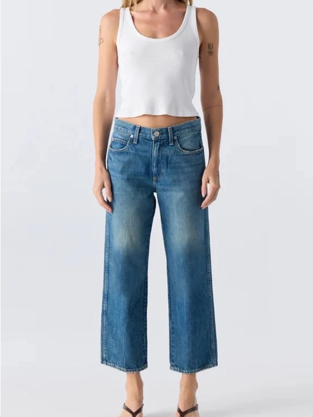 AMO Billie Women's Cropped Wide-Leg Jeans in Blue. Size 25